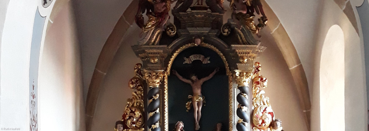 Altar mit Kreuz